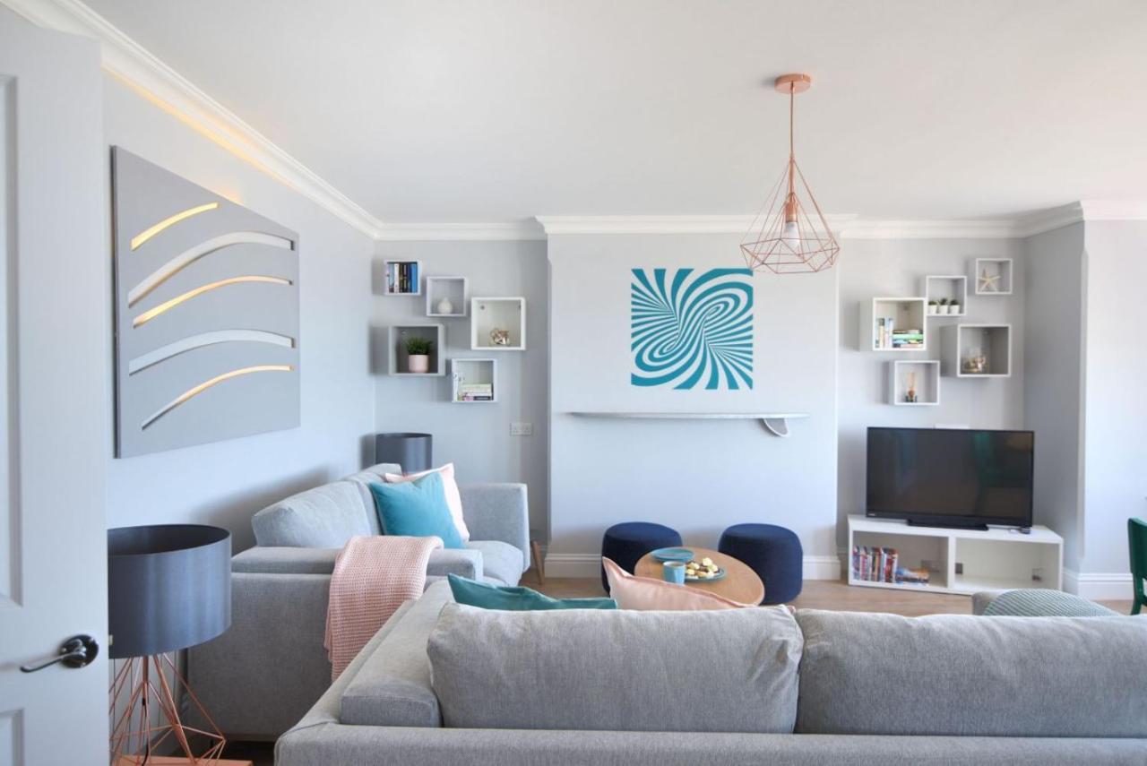 Breakwater Apartment *