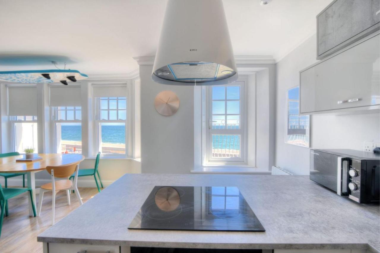 Breakwater Apartment *