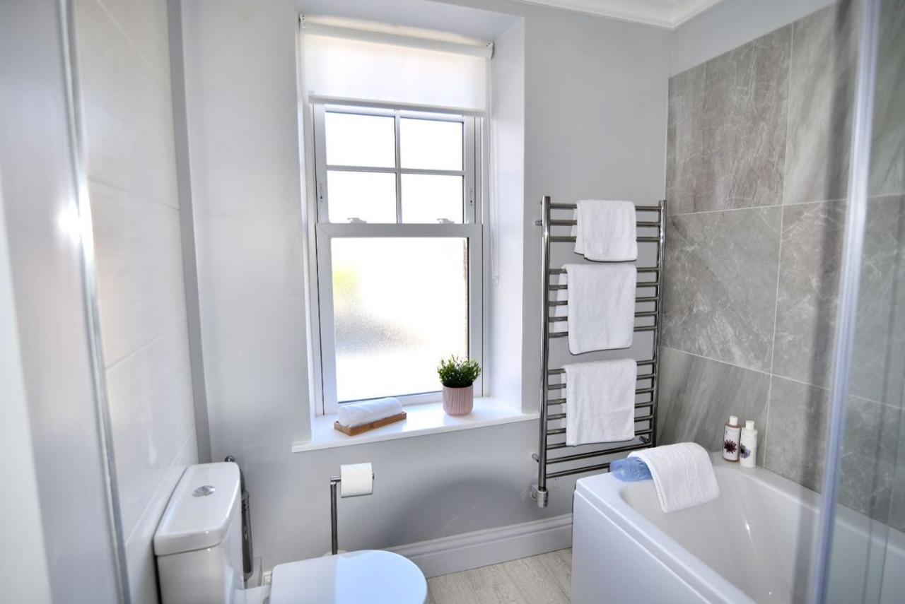 Breakwater Apartment *