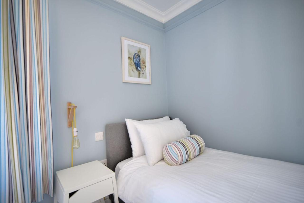 Breakwater Apartment *